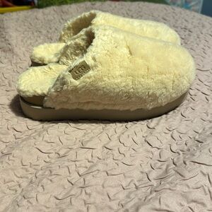 Ugg slides
